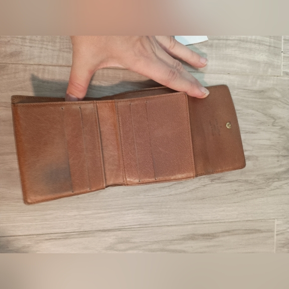 Authentic Louis Vuitton Elise Wallet - Picture 7 of 11